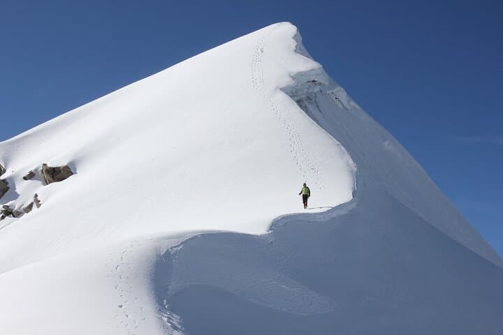 Summit Nevado Vallunaraju: 2D/1N Huaraz Guided Climb to 5,686 m photo 6