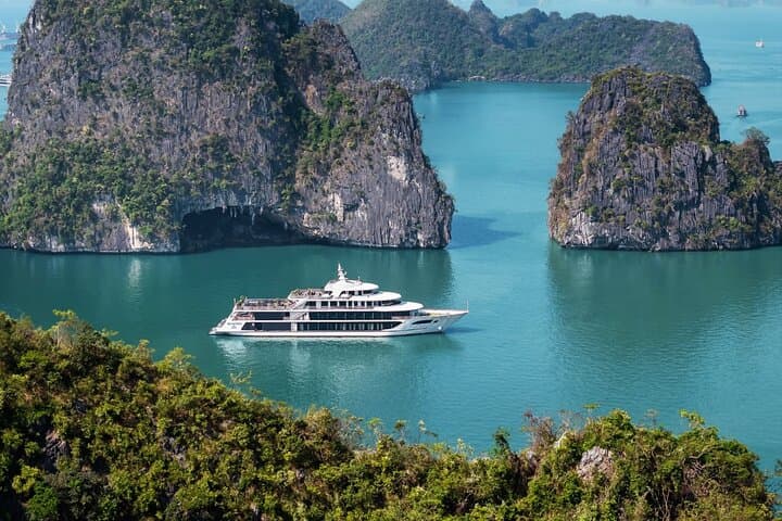 Halong Bay Luxury Day Cruise & Seafood Buffet on the Sea Octopus
