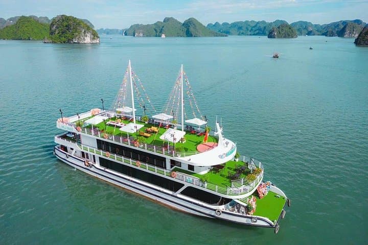 Halong Bay 5-Star Day Cruise from Hanoi — Limousine Transfer, Jacuzzi & Sung Sot Cave photo 1