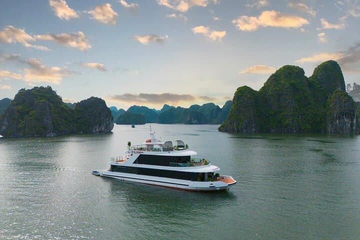 Sunset Kayak & Swim in Lan Ha Bay — Luxury Cat Ba Evening Cruise photo 4