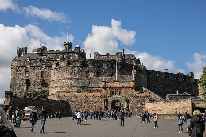 Edinburgh Royal Mile Self-Guided Walking Tour: History, Ghosts & App Guide photo 6