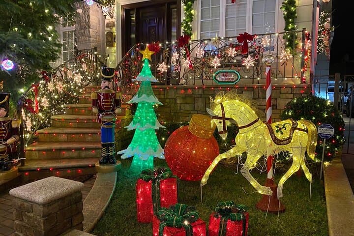 NYC Christmas Lights Tour: Dyker Heights, Dumbo, Rockefeller & Fifth Avenue photo 3