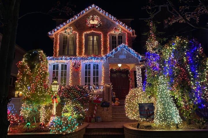 NYC Christmas Lights Tour: Dyker Heights, Dumbo, Rockefeller & Fifth Avenue photo 4
