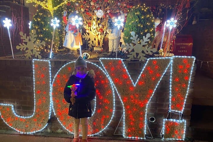 NYC Christmas Lights Tour: Dyker Heights, Dumbo, Rockefeller & Fifth Avenue photo 5
