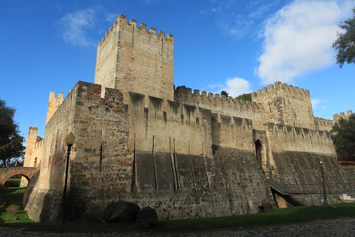 Sao Jorge Castle Guided Tour in Lisbon: Views, History & Insider Tips photo 4