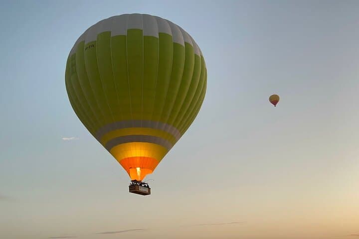 Dubai Desert Hot Air Balloon Sunrise with Breakfast & Transfers