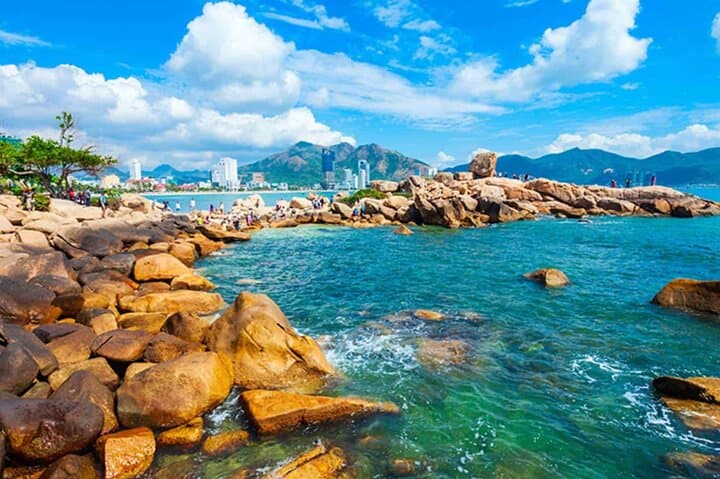 Half-Day Nha Trang Sightseeing Tour: Hon Chong, Po Nagar & Long Son Pagoda by Car