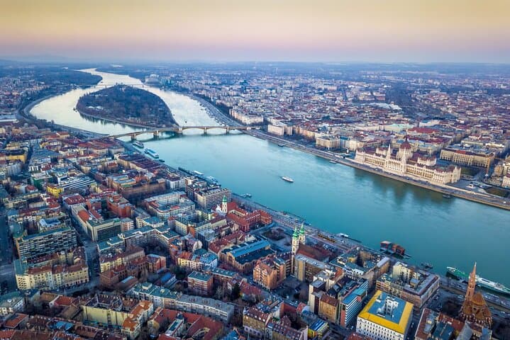 Gellérthegy Hill Walk — Jade Stone Views & Cave Church Tour in Budapest photo 3
