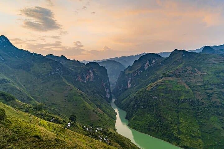 Ha Giang Karst Plateau 4-Day Tour from Hanoi — Ma Pi Leng & Nho Que River photo 4