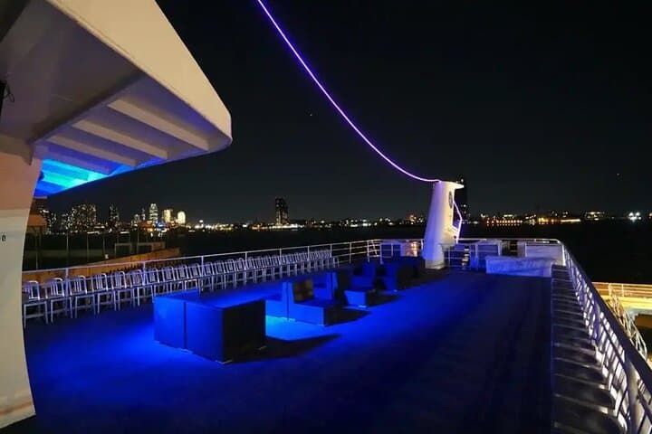 Harbor Lights NYC New Year’s Eve Party Cruise: Front-Row Fireworks & Manhattan Skyline photo 2