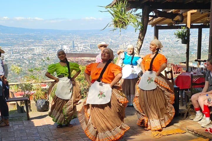 San José City Tour & Sunset Dinner at the Best Lookout