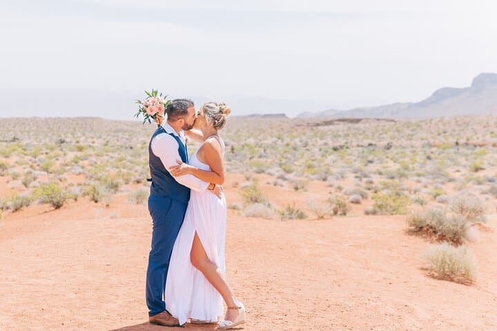 French-language Wedding in Valley of Fire: Las Vegas Desert Ceremony Guide photo 6