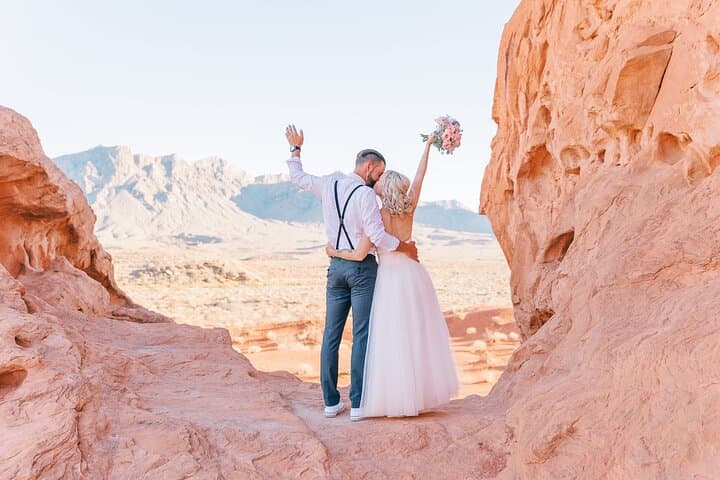 French-language Wedding in Valley of Fire: Las Vegas Desert Ceremony Guide