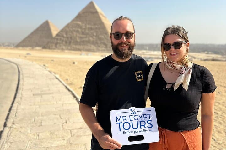 Private Giza Pyramids & Egyptian Museum Day Tour from Cairo