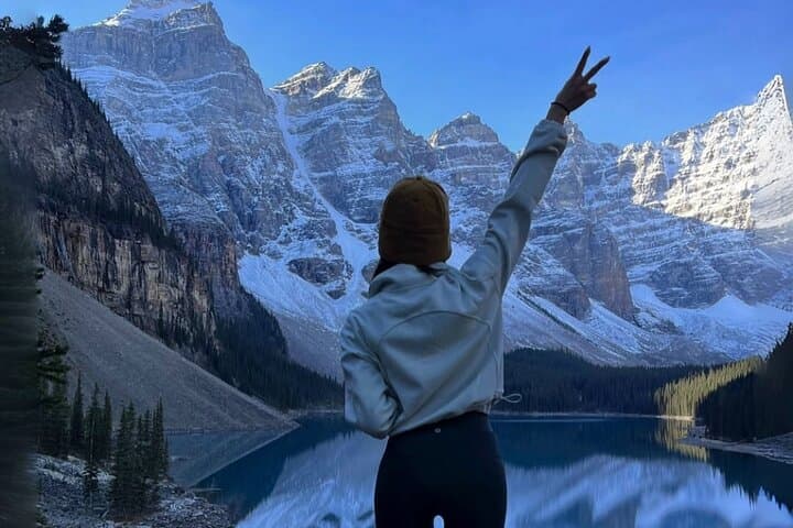 Banff Day Tour: Lake Louise, Moraine Lake, Peyto Lake & Crowfoot Glacier