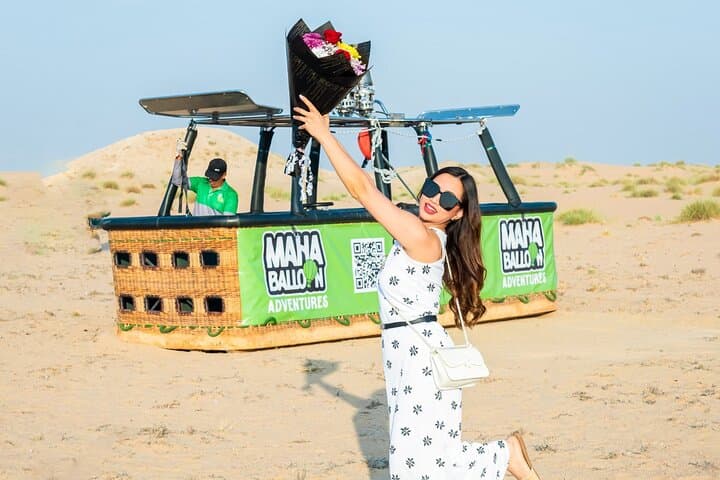 Sunrise Hot Air Balloon Over Dubai Desert Conservation Reserve photo 5