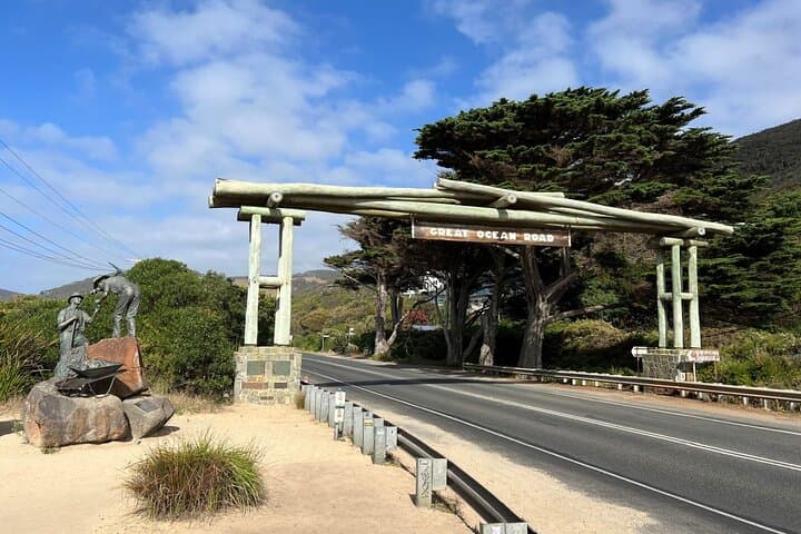 Private Great Ocean Road Tour from Melbourne — Twelve Apostles, Koalas & Coastal Walks photo 2