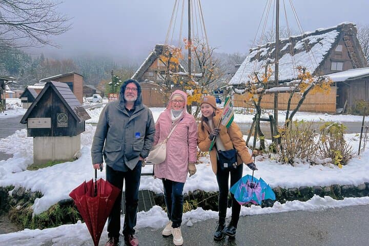 Shirakawa-go & Kanazawa Day Tour: World Heritage Village, Kenrokuen & Gold Leaf Experience photo 5