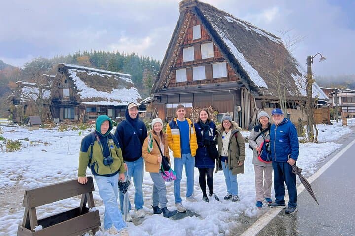 Shirakawa-go & Kanazawa Day Tour: World Heritage Village, Kenrokuen & Gold Leaf Experience photo 4