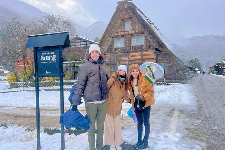 Shirakawa-go & Kanazawa Day Tour: World Heritage Village, Kenrokuen & Gold Leaf Experience photo 2