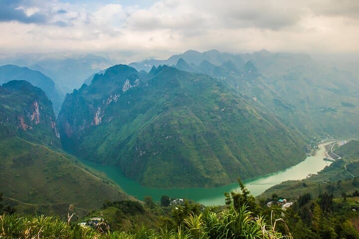 Ha Giang Loop 4-Day Adventure: Ma Pi Leng, Nho Que River & Dong Van Karst photo 6