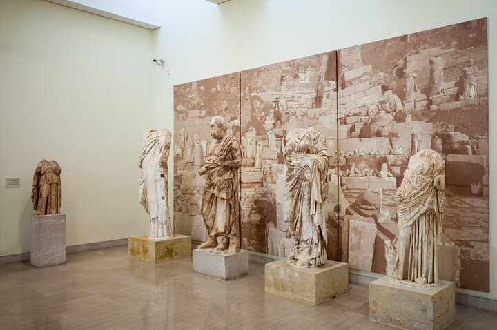 private-luxury-tour-delphi-galaxidi-oracle-to-the-sea photo 2