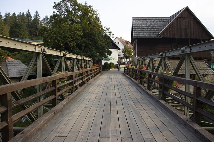 Zagreb to Plitvice Lakes & Rastoke — Private Day Tour Guide photo 3