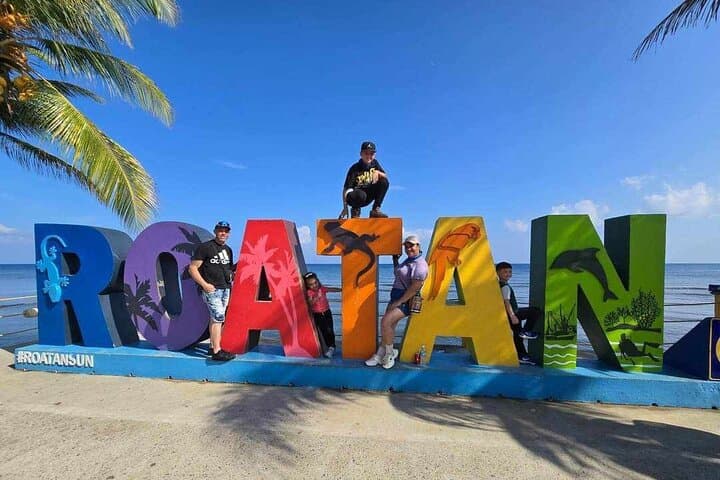 Roatan Wildlife and Beach Combo: Sanctuary, Chocolate Tasting & West Bay Swim