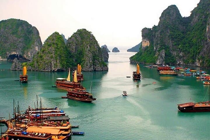 Full-Day Luxury Halong Bay Cruise: Kayaking, Cooking Class & Lan Ha Lagoon photo 2