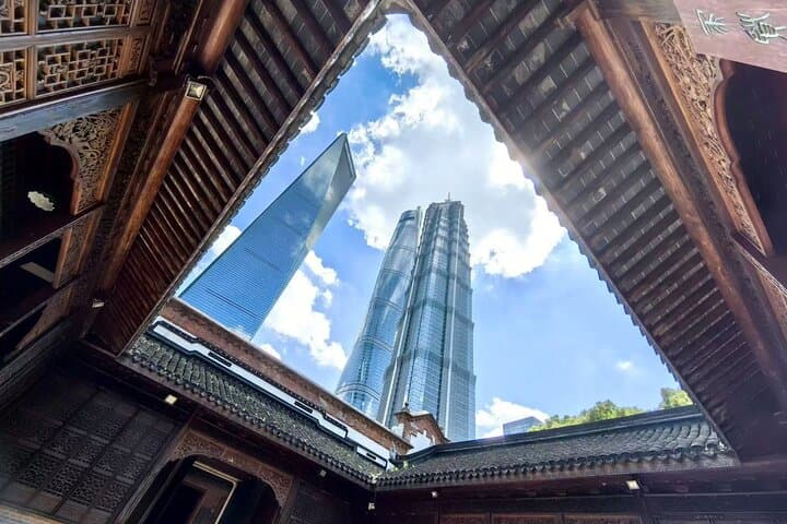 Shanghai Past, Present & Future: 4-Hour Food, Bike and Ferry Tour