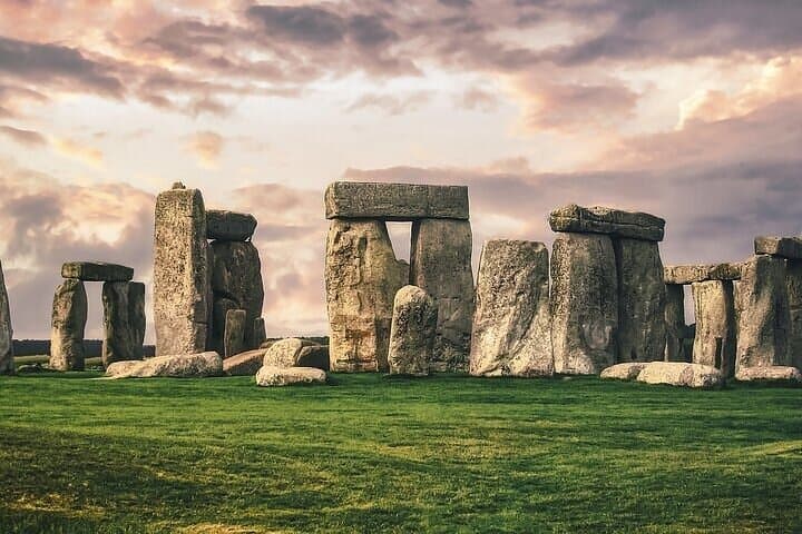 Stonehenge and Bath: Private Full-Day Tour from London