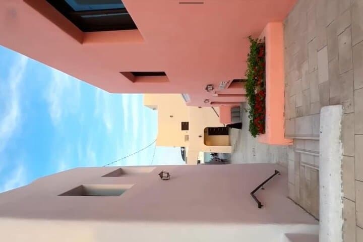 Doha City Tour: Souq Waqif, Corniche & The Pearl Guided Drive photo 2