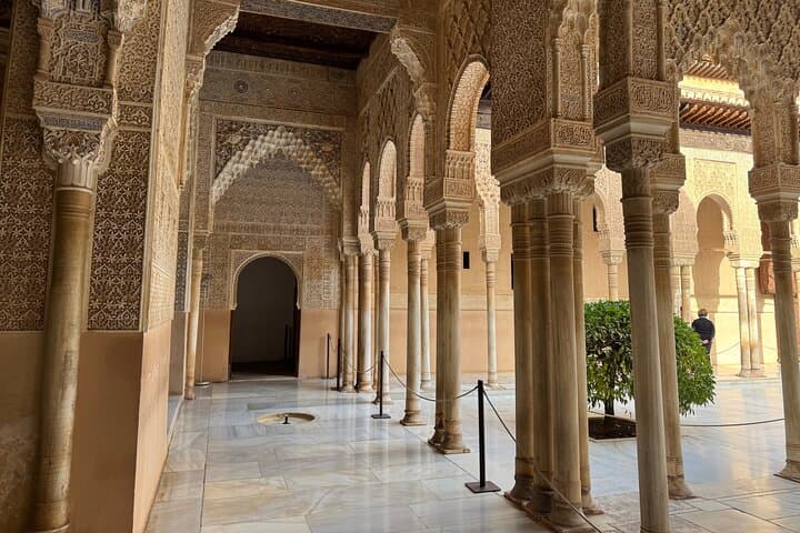 Madrid to Granada: Private 2-Day Alhambra Tour with Generalife and Albaicín photo 4
