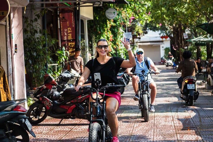 Hanoi Beyond the Landmarks: West Lake E-Bike Cultural Tour photo 3