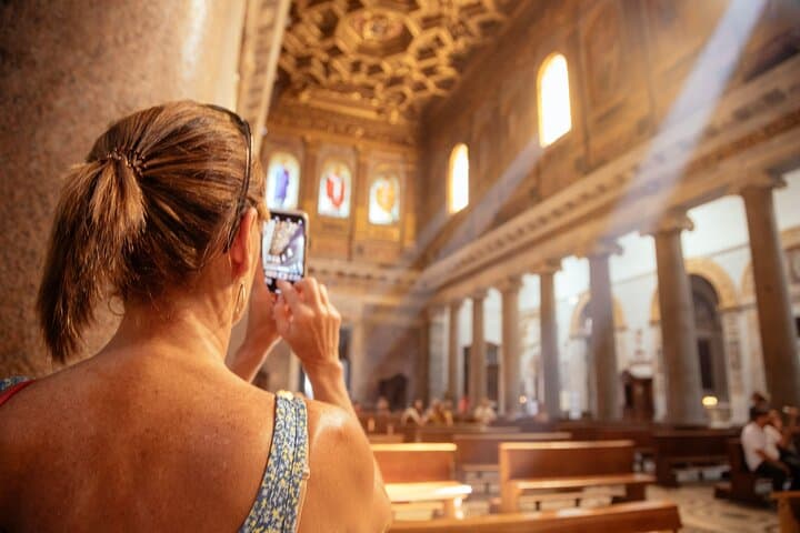 Private Smartphone Photo Walk in Trastevere: Capture Rome Like a Pro