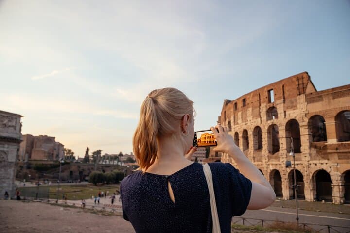 Private Smartphone Photo Walk in Trastevere: Capture Rome Like a Pro photo 2