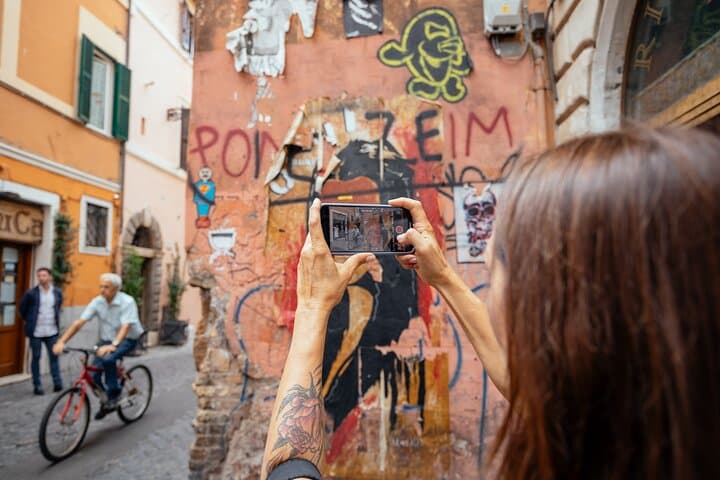 Private Smartphone Photo Walk in Trastevere: Capture Rome Like a Pro photo 4