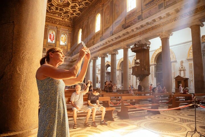 Private Smartphone Photo Walk in Trastevere: Capture Rome Like a Pro photo 5