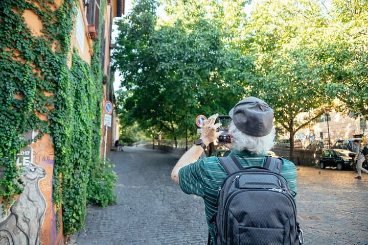 Private Smartphone Photo Walk in Trastevere: Capture Rome Like a Pro photo 6