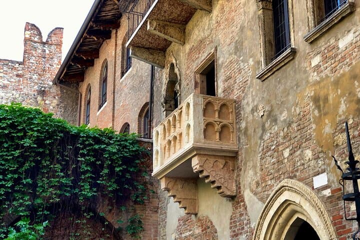 Self-Guided Walking Tour of Verona: Romeo, Juliet & Historic Highlights photo 2