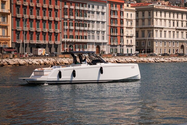 Private Capri Luxury Boat Tour — 7-Hour Capri, Amalfi & Positano Cruise photo 3