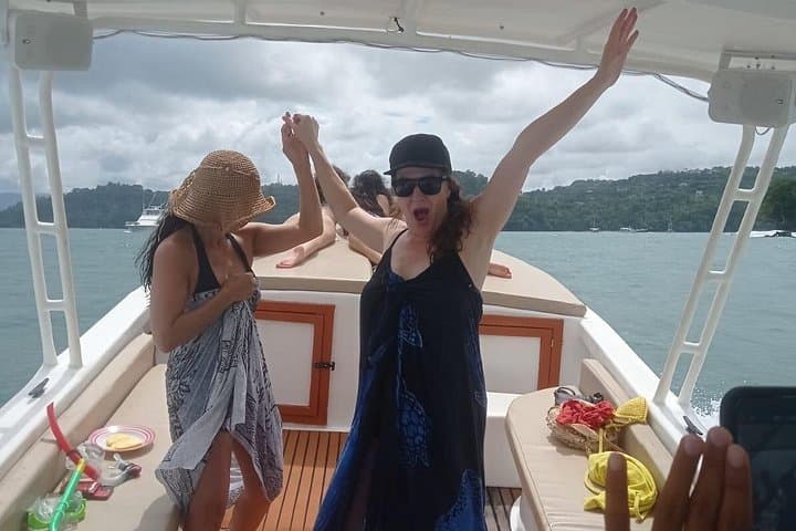 Manuel Antonio Snorkel and Whale & Dolphin Watching Boat Tour from Quepos photo 2