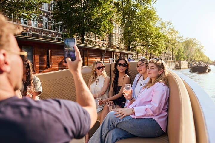 Spanish Guided Canal Cruise in Amsterdam — Premium 60-Minute Tour photo 2