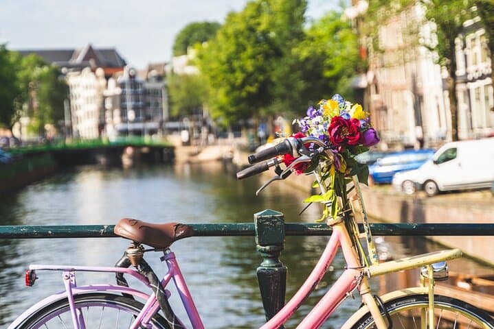 Spanish Guided Canal Cruise in Amsterdam — Premium 60-Minute Tour photo 3