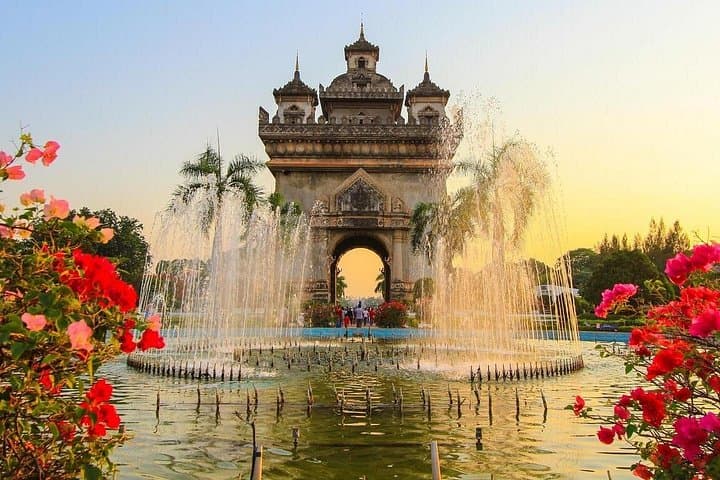 Vientiane City Day Tour: Pha That Luang, Patuxay & Buddha Park with Local Lunch