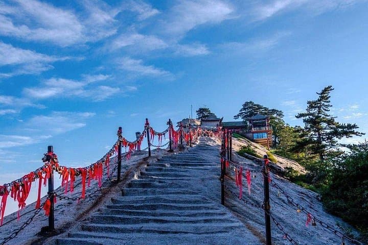 Mt Huashan Day Hike & Xiyue Temple: All-Inclusive Tour from Xi'an photo 4