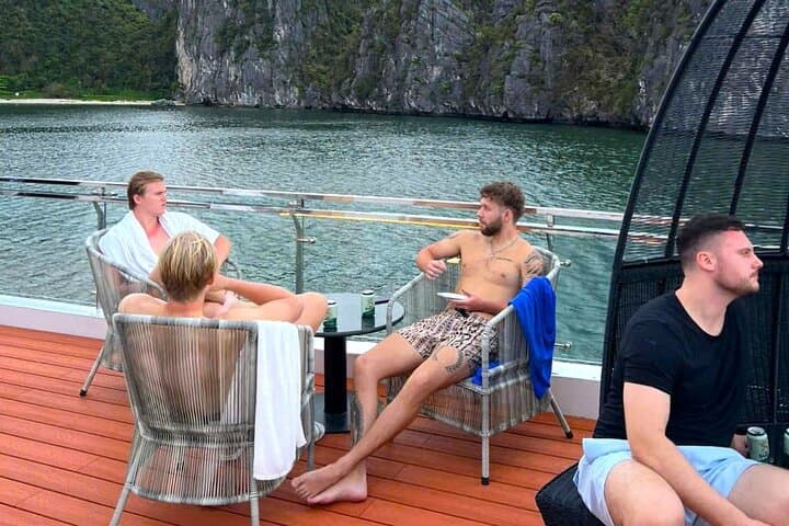 Lan Ha Bay Sunset Cruise from Cat Ba: Luxury Sunset, Kayaks & Jacuzzi photo 4