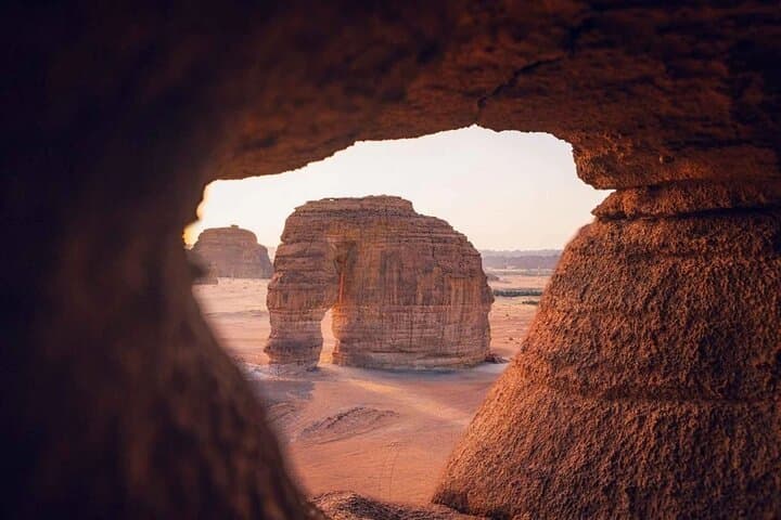 AlUla in a Day: Elephant Rock, Dadan & Old Town Guided Tour