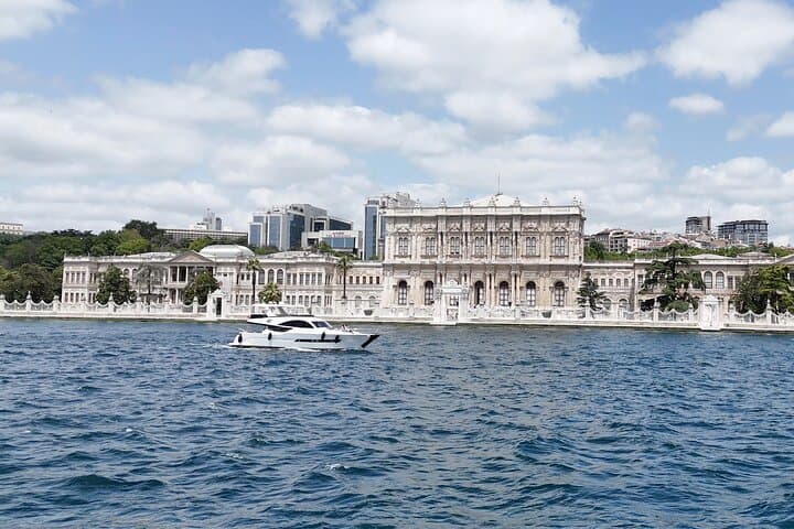 Private 2-Hour Bosphorus Yacht Cruise from Istanbul