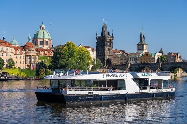 Hop-On Hop-Off Prague: Castle Tour, River Cruise & HOHO Bus photo 2
